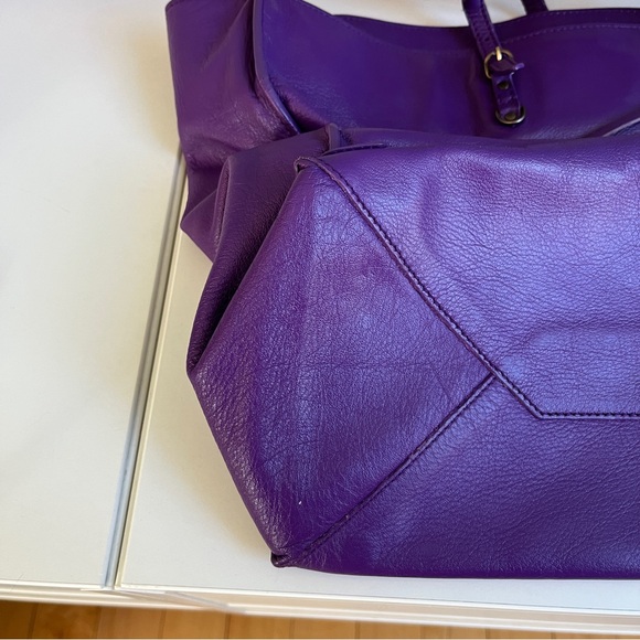 VIOLET Balenciaga Papier A4 Tote (Large) in Purple Leather - Picture 9 of 11